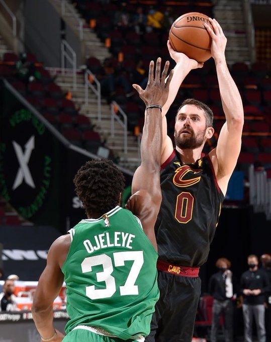 织中举足轻 织中举足轻